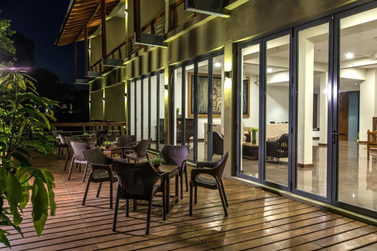 Earls Rajarata Hotell Anuradhapura Exteriör bild