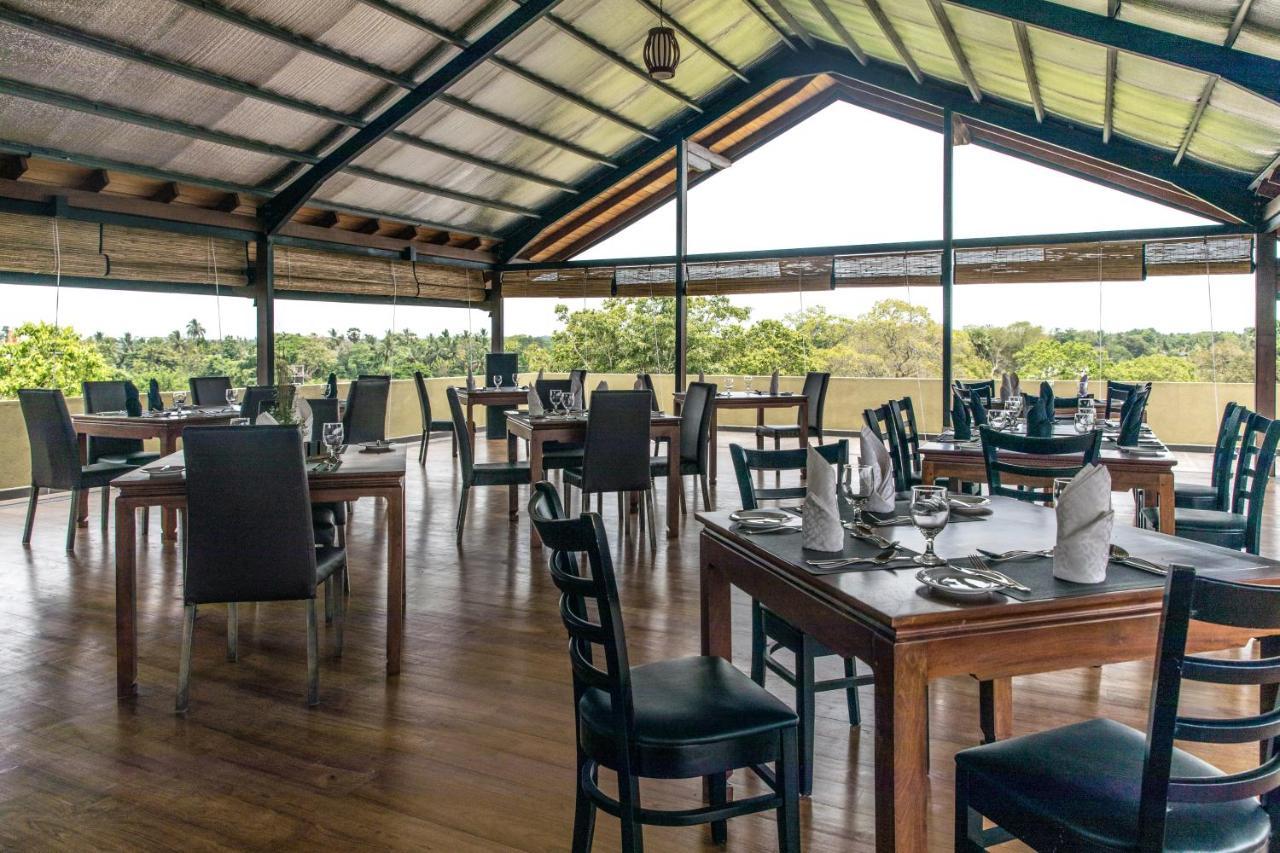 Earls Rajarata Hotell Anuradhapura Exteriör bild
